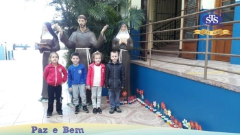 Alunos do Nível B realizaram duas homenagens
