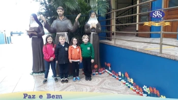Alunos do Nível B realizaram duas homenagens