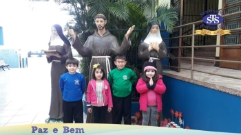 Alunos do Nível B realizaram duas homenagens