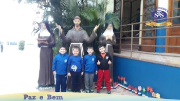Alunos do Nível B realizaram duas homenagens