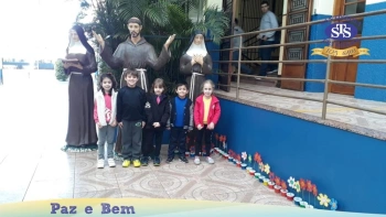 Alunos do Nível B realizaram duas homenagens