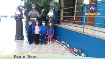 Alunos do Nível B realizaram duas homenagens