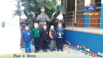 Alunos do Nível B realizaram duas homenagens