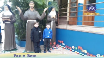 Alunos do Nível B realizaram duas homenagens