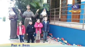Alunos do Nível B realizaram duas homenagens