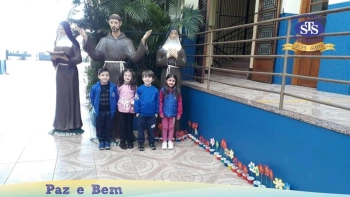 Alunos do Nível B realizaram duas homenagens