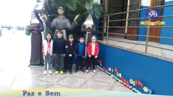 Alunos do Nível B realizaram duas homenagens