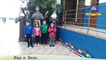 Alunos do Nível B realizaram duas homenagens