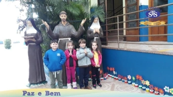 Alunos do Nível B realizaram duas homenagens