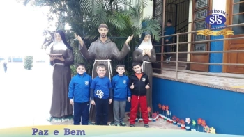 Alunos do Nível B realizaram duas homenagens