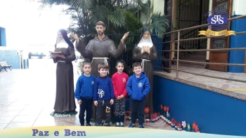 Alunos do Nível B realizaram duas homenagens