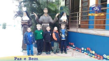 Alunos do Nível B realizaram duas homenagens