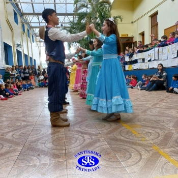 Invernadas artísticas do CTG Querência da Serra encantam com suas apresentações 