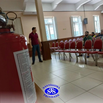 Profissionais do Colégio são capacitados para prestar primeiros socorros