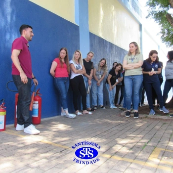 Profissionais do Colégio são capacitados para prestar primeiros socorros