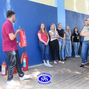 Profissionais do Colégio são capacitados para prestar primeiros socorros