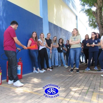 Profissionais do Colégio são capacitados para prestar primeiros socorros