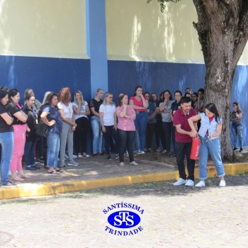 Profissionais do Colégio são capacitados para prestar primeiros socorros
