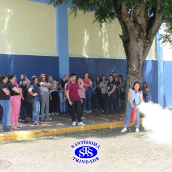 Profissionais do Colégio são capacitados para prestar primeiros socorros