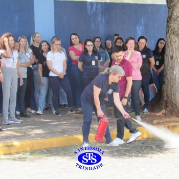 Profissionais do Colégio são capacitados para prestar primeiros socorros