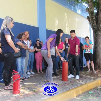 Profissionais do Colégio são capacitados para prestar primeiros socorros