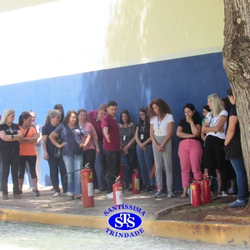 Profissionais do Colégio são capacitados para prestar primeiros socorros