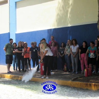 Profissionais do Colégio são capacitados para prestar primeiros socorros