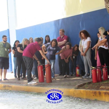 Profissionais do Colégio são capacitados para prestar primeiros socorros
