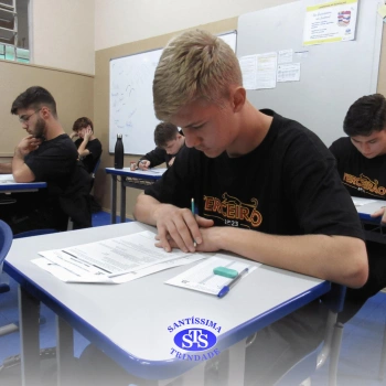 Alunos do Ensino Médio realizam simulado