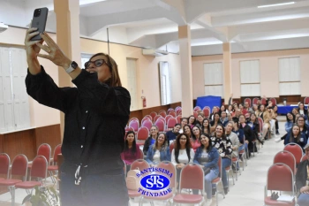 Palestra sobre Neurociência e Aprendizagem com Vanessa Tenório