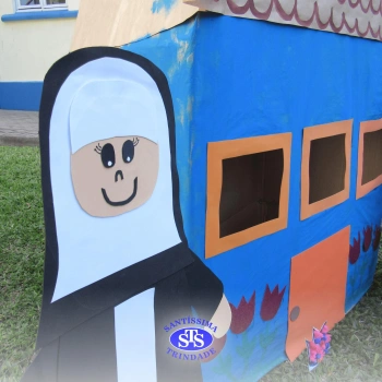 Alunos do Infantil 4 constroem Jardim da Madre Madalena