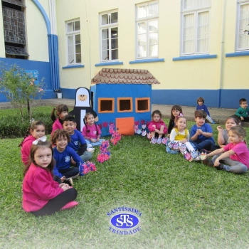 Alunos do Infantil 4 constroem Jardim da Madre Madalena