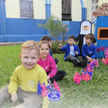 Alunos do Infantil 4 constroem Jardim da Madre Madalena