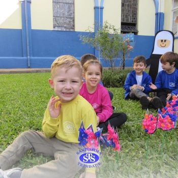 Alunos do Infantil 4 constroem Jardim da Madre Madalena