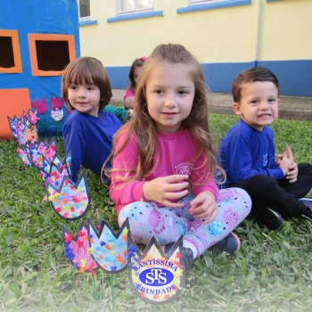 Alunos do Infantil 4 constroem Jardim da Madre Madalena