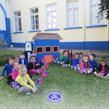Alunos do Infantil 4 constroem Jardim da Madre Madalena