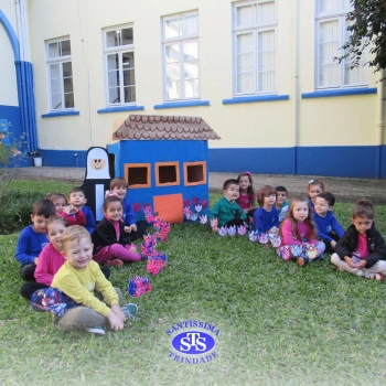 Alunos do Infantil 4 constroem Jardim da Madre Madalena