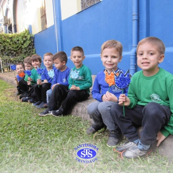 Alunos do Infantil 4 constroem Jardim da Madre Madalena