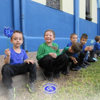 Alunos do Infantil 4 constroem Jardim da Madre Madalena