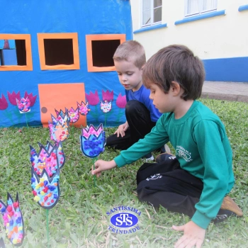 Alunos do Infantil 4 constroem Jardim da Madre Madalena