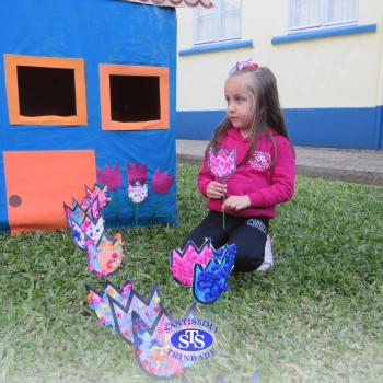 Alunos do Infantil 4 constroem Jardim da Madre Madalena