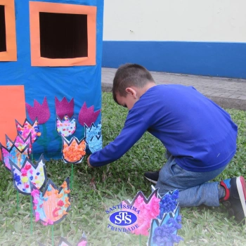 Alunos do Infantil 4 constroem Jardim da Madre Madalena