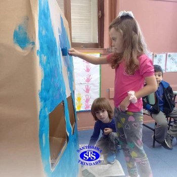 Alunos do Infantil 4 constroem Jardim da Madre Madalena