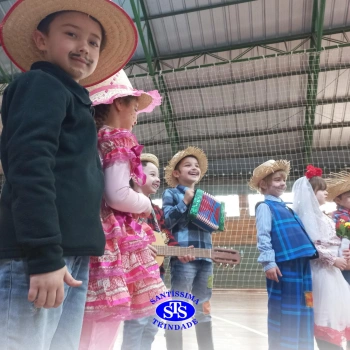 Clima de Festa Junina toma conta do Santíssima