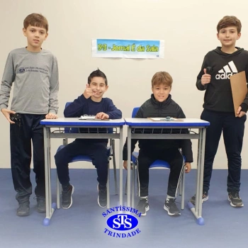 Apresentação de telejornal desenvolve habilidades de comunicação e confiança | 5º ano