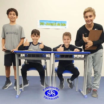Apresentação de telejornal desenvolve habilidades de comunicação e confiança | 5º ano
