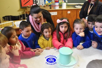 Alunos celebram o Dia do Folclore no Laboratório de Ciências | Infantil 4