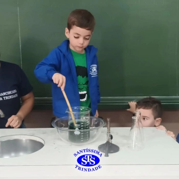 Alunos celebram o Dia do Folclore no Laboratório de Ciências | Infantil 4