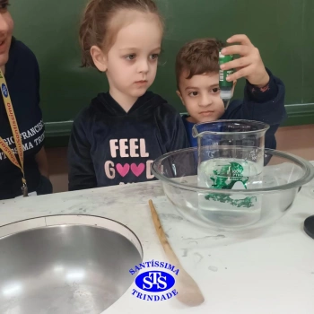 Alunos celebram o Dia do Folclore no Laboratório de Ciências | Infantil 4