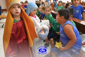 Educação Infantil celebra o Natal e pratica o bem ao próximo